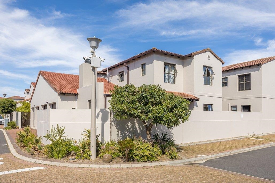 To Let 3 Bedroom Property for Rent in Royal Ascot Western Cape